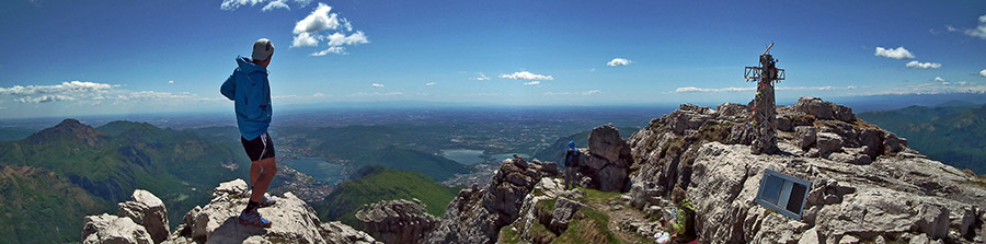 Dalla vetta della Grignetta vista verso i laghi e la pianura
