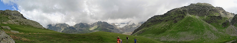 Pianoro in falsopiano con vista a dx sul ripidissimo versante sud dell'anticima di Cima Fontana