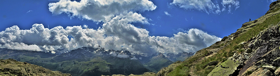 Vista sulle Alpi Retiche dal sent. 'Via Engidina' per il Lej da la Tscheppa