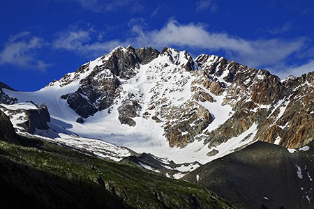 Al Rif. Ponti (2559 m), il rifugio del Disgrazia, dalla Valle di Preda Rossa il 23 giugno 2015 - FOTOGALLERY