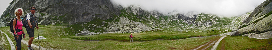 Al 'Pianone' (Zocùn) salendo la Valle di Zocca verso il Rif. Allievi-Bonacossa