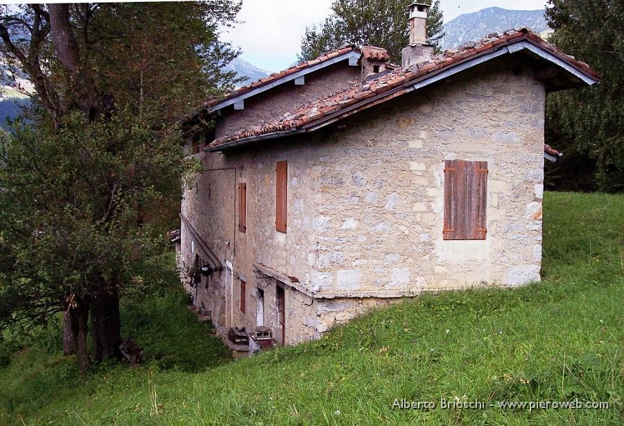 cascina.jpg - Cascina sul monte di Zambla