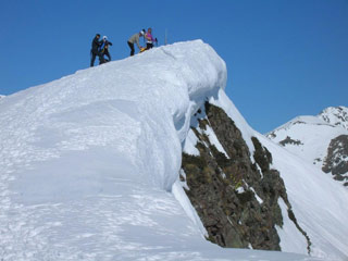 Salita, in Val di Scalve, al Monte Gardena (2117 m.) con molta attenzione al rischio slavine il 21 marzo 09  - FOTOGALLERY