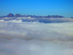 Oltre il mare di nebbia il Tre Signori e amici - foto Alessandro Stefanelli 1 nov. 07