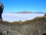 il Menna sbuca dalla nebbia - foto Alessandro Stefanelli 1 nov. 07