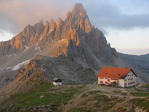 Il Rifugio Locatelli e il Monte Paterno - 29 giugno 08