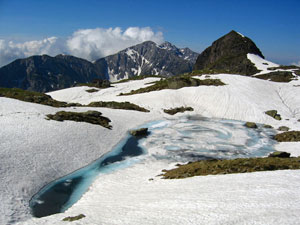 Laghetto di Piatra Quadra - Tre Pizzi in disgelo