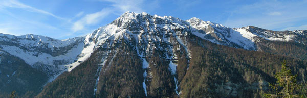 Panoramica del Pizzo e Cima Menna dal pizzo Corno sopra Capovalle di Roncobello