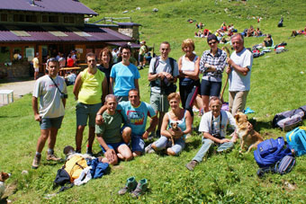 Salita al Rif. Olmo alla Festa della montagna, percorrendo in salita e discesa i fianchi della Presolana nella splendida giornata del 19 luglio 2009 - FOTOGALLERY