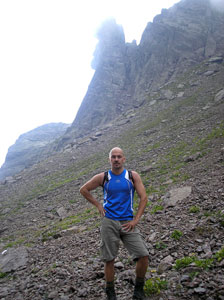 Lo 'stambecco' Daniele sotto la Sfinge in Val d'Inferno - foto Daniele Spinnato 28 luglio 07