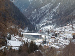 VEDI IN GRANDE - Carona col laghetto ghiacciato - foto Diego Zanchi