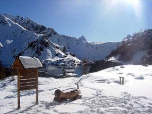 Dal Rif. Laghi Gemelli la diga e il lago