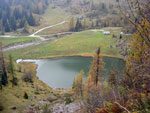 Il Lago del Prato sulla strada per il Rif. Calvi in veste autunnale - foto Diego Zanchi