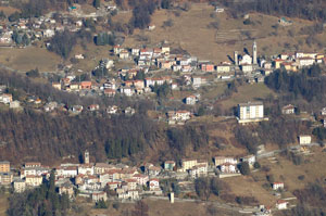 Dai tre Faggi zoom su Olda e Sottochiesa in Val Taleggio - foto Dimitri Salvi