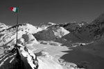 Bandiera tricolore al Rifugio Calvi - foto Don Mauro Tribbia
