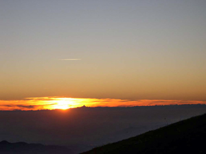 Dal Linzone tramonto di fuoco verso il Monviso - foto Duilio Gervasoni 20 dic. 07