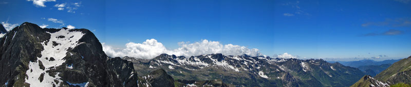 Panoramica dal Pizzo di Cigola (2632 m.) verso la conca del Calvi