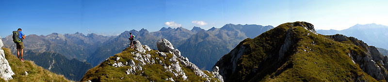 Panoramica dal Monte Secco verso le Orobie