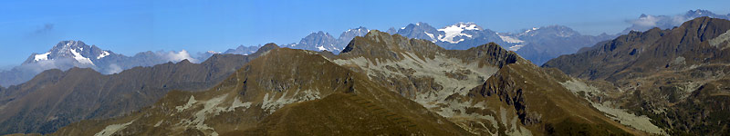 Panoramica dal Monte Secco verso le Orobie e le Alpi Retiche
