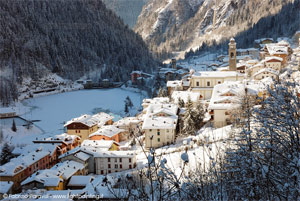 Salita da Carona al Rifugio Calvi in un mare di neve ! 11 gennaio 09