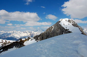 Pasquetta al Rifugio Albani e al Ferrantino ancora ammantati di neve il 13 aprile 09 - FOTOGALLERY