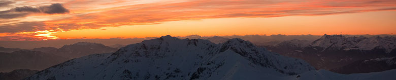 Dall'Arera tramonto verso Resegone, Menna, Tre Signori ed oltre
