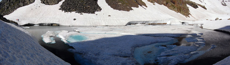 Luci ed ombre al Lago di Coca ancora semi-ghiacciato