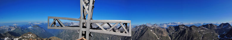 Panoramica dalla croce di vetta del Recastello