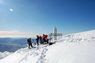 Risalita in Grem (2049 m.) stracolmo di neve fresca dopo le grandi nevicate (9 febbraio 09)  - FOTOGALLERY