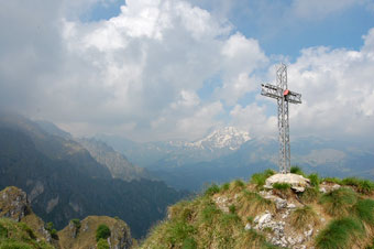 In Val Verotva al Bivacco Testa (1489 m.) e sul Monte Secretondo (1555 m.) il 17 maggio 09 - FOTOGALLERY