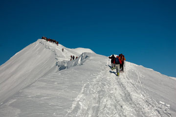 Salita da Oneta a Cima Grem su un percorso già ben innevato e tracciato da molti scialpinisti sabato 4 dicembre 2010 - FOTOGALLERY