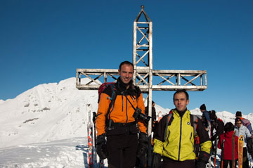 Salita da Oneta a Cima Grem su un percorso già ben innevato e tracciato da molti scialpinisti sabato 4 dicembre 2010 - FOTOGALLERY