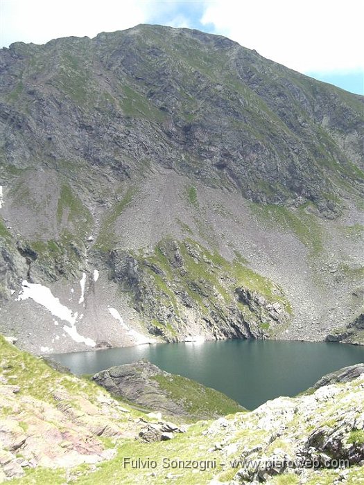 15-Lago-Varro.jpg - Lago Varro (2236 m.) dominato dal m. Tornone (2577 m.)