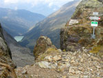 Passo Scaletta 2530 m. sent.cai n. 225 (sullo sfondo il lago di Scais) - foto Fulvio Sonzogni sett 07