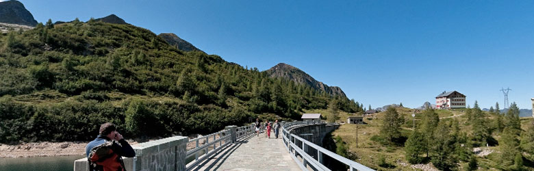 Panoramica a 360° immersiva alla diga dei Laghi Gemelli