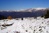 Sul-sentiero-verso-il-Monte-Calvo-sullo-sfondo-il-gruppo-del-Rosa