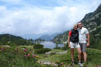 Dalle Baite di Mezzeno salita ai Laghi Gemelli, Colombo, Becco e Marcio...incontro con...fiori e stambecchi! - FOTOGALLERY