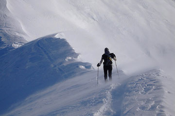 Salita invernale da Lizzola al Passo della Manina e al Monte Sasna con vento e tormenta di neve il 7 febbraio 2010 - FOTOGALLERY