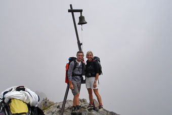 Due giorni: da Lizzola > Passo di Bondione> Pizzo Tre Confini (2824 mt.) >Val Cerviera >Rif Barbellino > Val-Lago Malgina>Curò il 5-6 agosto 2009 - FOTOGALLERY