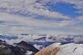 Dalla vetta del Pizzo Farno...nuvole e cime - foto Gila 20 ott 07