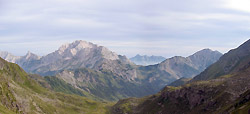 Vista panoramica dal Passo di Mezzeno verso il Pizzo Arera - foto Andrea Rota