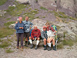 La compagnia al passo Farno nell'escursione dalla Val Sanguigno ai Laghi Gemelli - foto da Giovanni Paolini