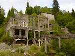 Ruderi fabbricati miniere di Zorzone -  foto Giuliano Morandi