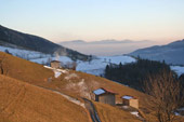 Dalle cascine del Monte di Zambla verso il Colle di Zambla e la Valle Seriana - foto Giuseppe Begnis 27 dicembre 06