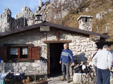 Salita da Cavlera (Vertova) al Bivacco Testa (1489 m.) in numerosa compagnia il 3 dicembre 2009 - FOTOGALLERY