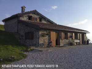 Rifugio Parafulmen nella conca del Farno