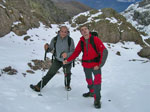 Marcello e Pici sotto la sofferta cima - foto Marcello Pellegrinelli 28 ott 07
