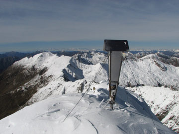 Salita, 'sofferta' stavolta, al Monte Aga con la prima neve il 24 ottobre 2009 - FOTOGALLERY