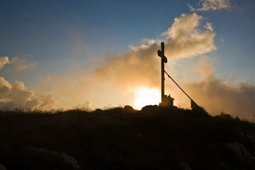 Il primo sorgere del sole tra le nuvole in ALBEN CIMA CROCE, il 15 luglio 2011...spettacolo! - FOTOGALLERY