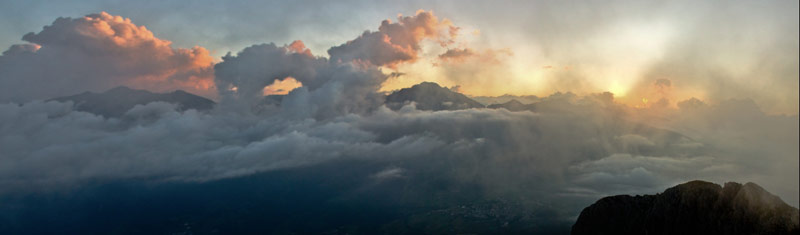 Il primo sorgere del sole tra le nuvole in ALBEN CIMA CROCE, il 15 luglio 2011...spettacolo! - FOTOGALLERY